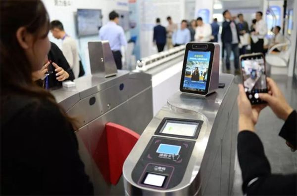 文章附图